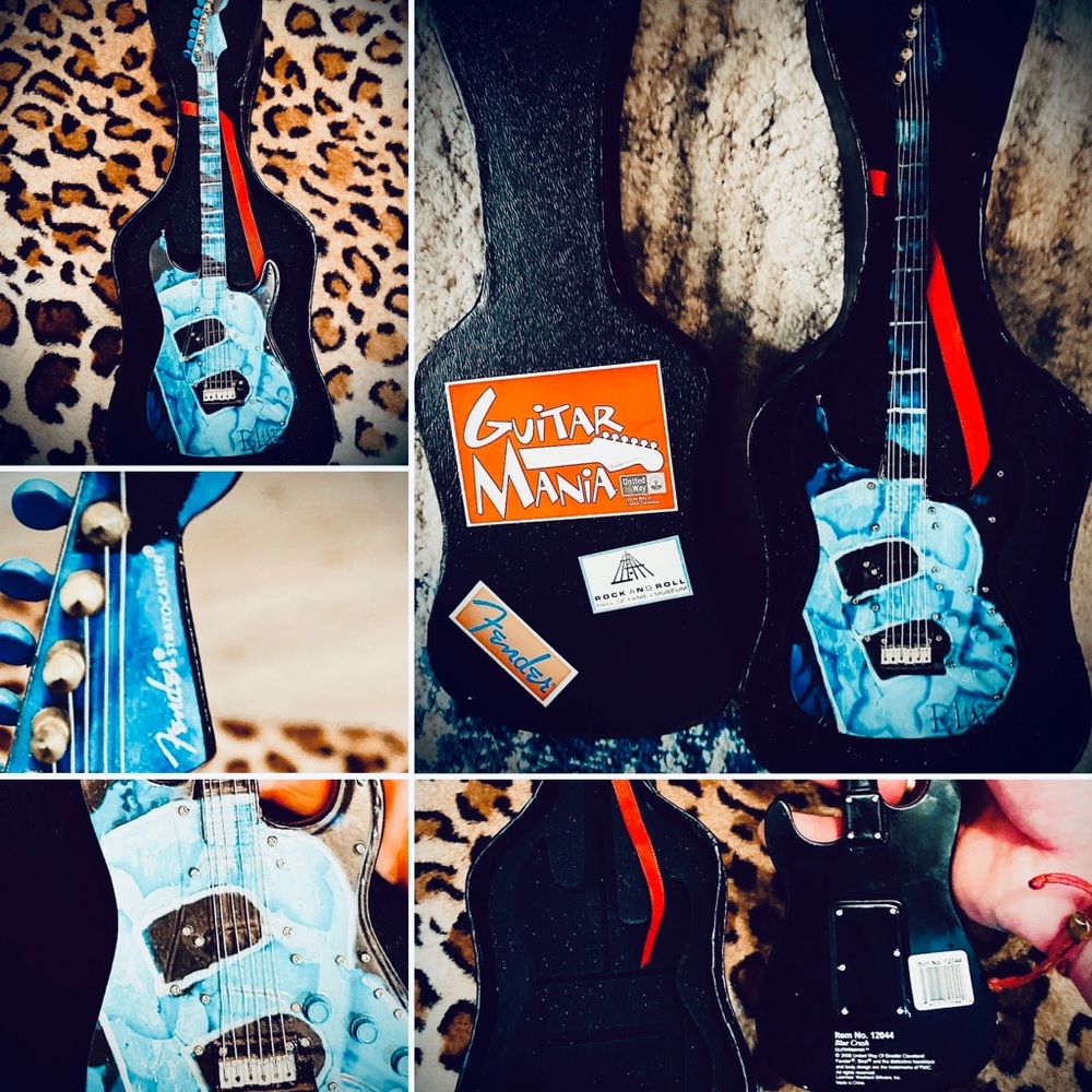 Ultra-Mini Blue Fender Stratocaster W/Original Case (Collectible Item)